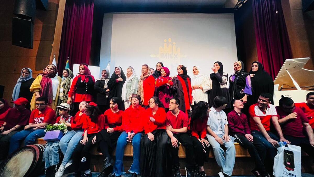 وقتی دل به جای نت می نوازد  اجرای درخشان «سفیران نشاط» در نمایشگاه موسیقی کودک