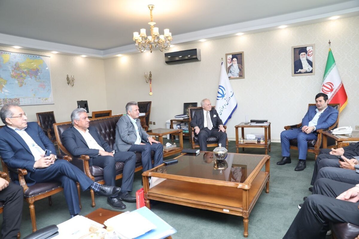استیلی، کلانی و تعدادی از پیشکسوتان به دیدار وزیر ورزش رفتند دنیامالی: پول زیاد مشکل فوتبال را حل نمیکند