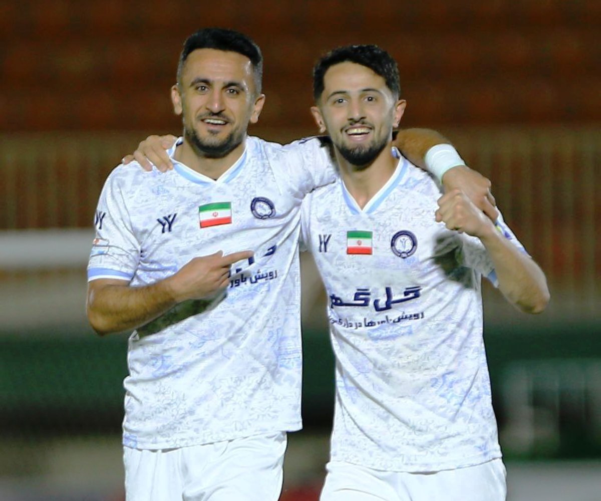 ادامه شعارهای هواداران پرسپولیس علیه درویش و شکست قابل پیش بینی استقلال برابر سپاهان/ جشن قهرمانی تراکتور در ورزشگاه حریف