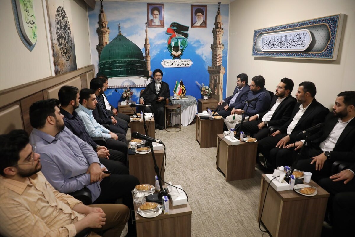 امام(ره) و رهبر انقلاب توهم بدخواهان مبنی بر دوری شیعه از قرآن را خنثی کردند