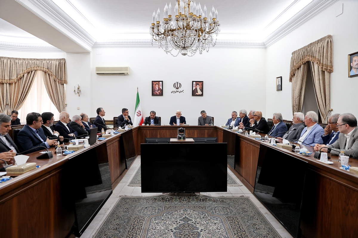 عارف: نهادهای نظارتی موانع و مشکلات کارآفرینان را رفع کنند باید در نظام اداری کشور تجدیدنظر شود