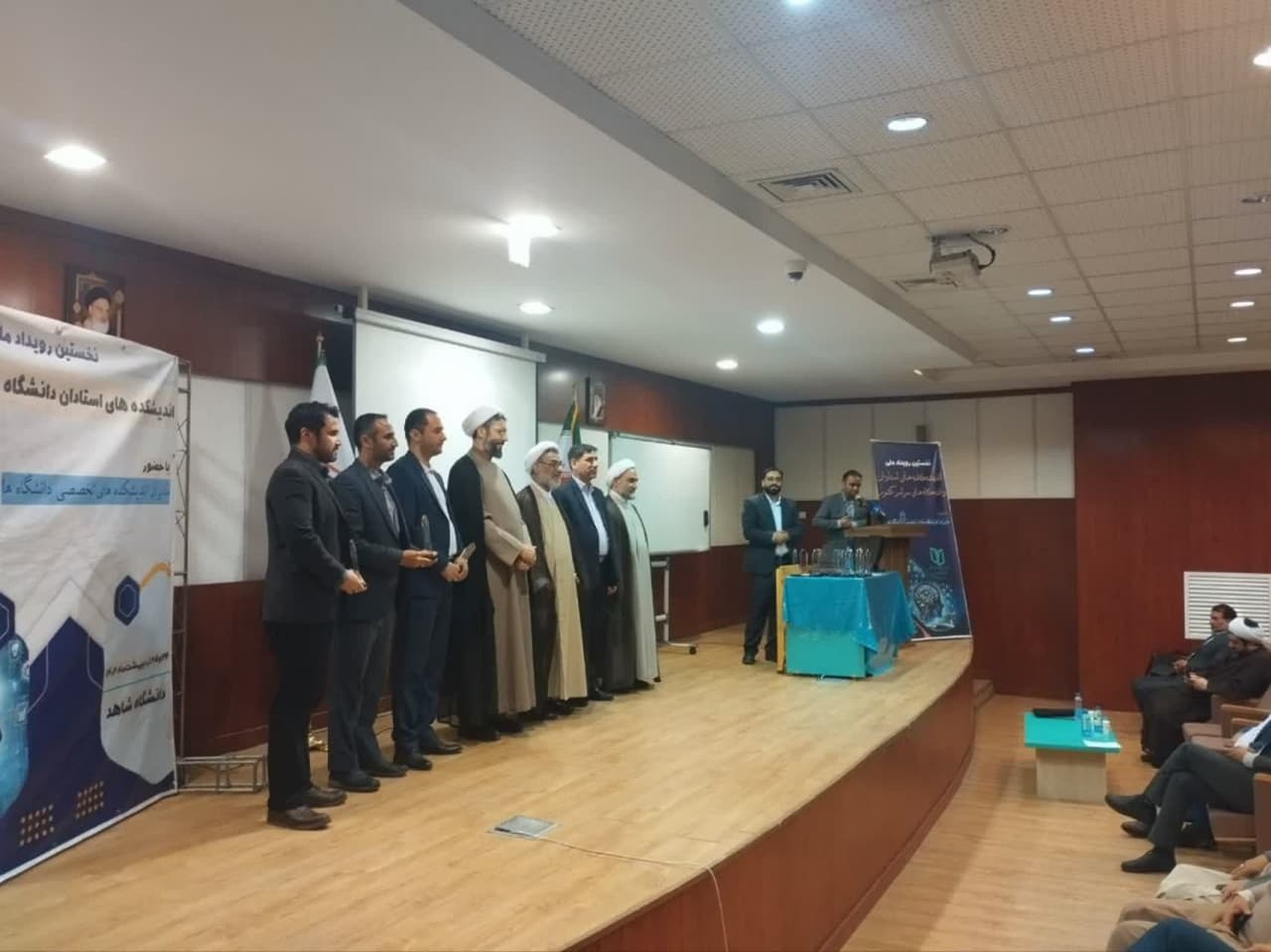 دانشگاه آزاد بوشهر طلایی شد؛ کسب رتبه نخست کشوری توسط اندیشکده حکمت، تربیت و فرهنگ دانشگاه آزاد بوشهر طلایی شد؛ کسب رتبه نخست کشوری توسط اندیشکده حکمت، تربیت و فرهنگ