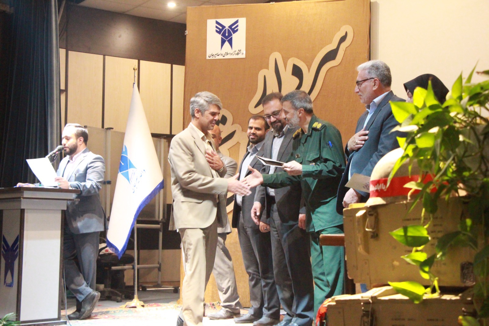 آنچه شهید مهدی زندینیا را فراتر از یک فرمانده میکرد ذهن خلّاق او بود آنچه شهید مهدی زندینیا را فراتر از یک فرمانده میکرد ذهن خلّاق او بود