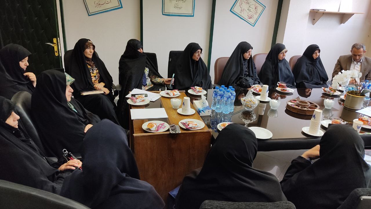 بازدید قائم‌‌مقام دانشگاه آزاد اسلامی از زینبیه معصومه (س)/ سروری: برای بیان معارف دینی و قرآنی از زبان روز بهره بگیرید