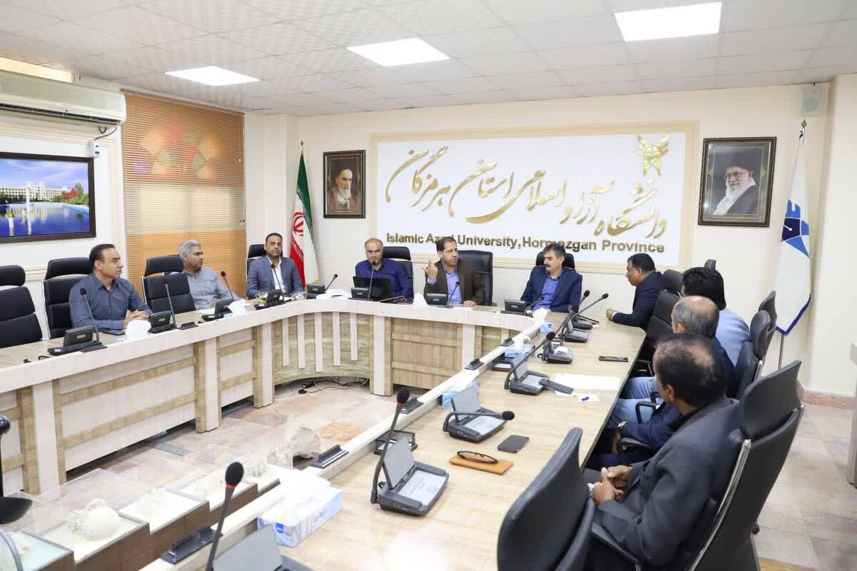 طرح مطالعاتی پرورش ماهیان زینتی و میگو اجرایی میشود