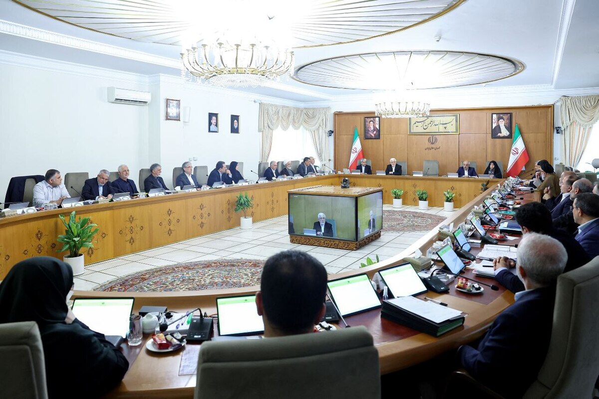 عارف: خط قرمز نظام جمهوری اسلامی غنیسازی در خاک ایران است