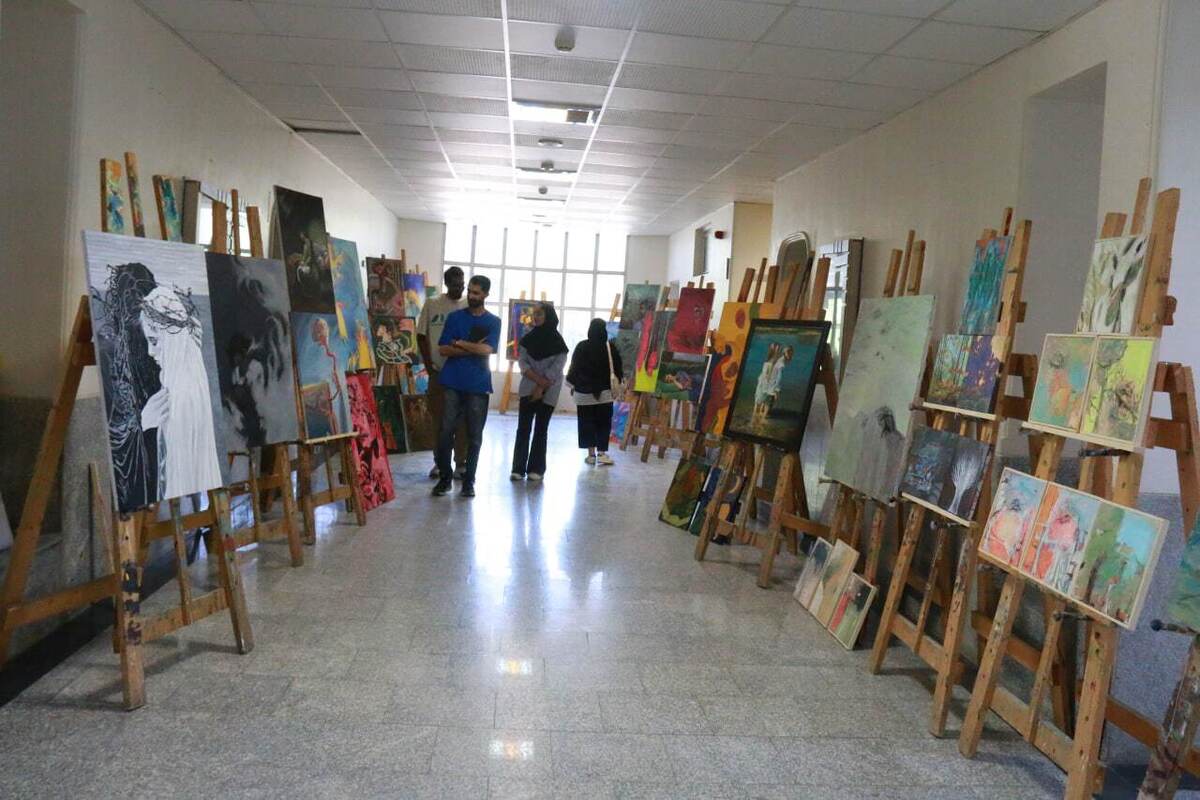 نمایش هنر در چهلوسومین سال تولد دانشگاه آزاد؛ فروش آثار نقاشی دانشجویان