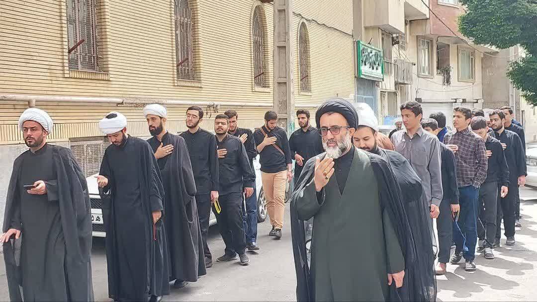 ایران یکپارچه سیاهپوش صادق آلمحمد(ع)؛ از بازگشت پیکر شهید بعد از 42 سال تا میثاق دوباره ملت با آرمانهای امام و رهبری+ فیلم و عکس ایران یکپارچه سیاهپوش صادق آلمحمد(ع)؛ از بازگشت پیکر شهید بعد از 42 سال تا میثاق دوباره ملت با آرمانهای امام و رهبری+ فیلم و عکس