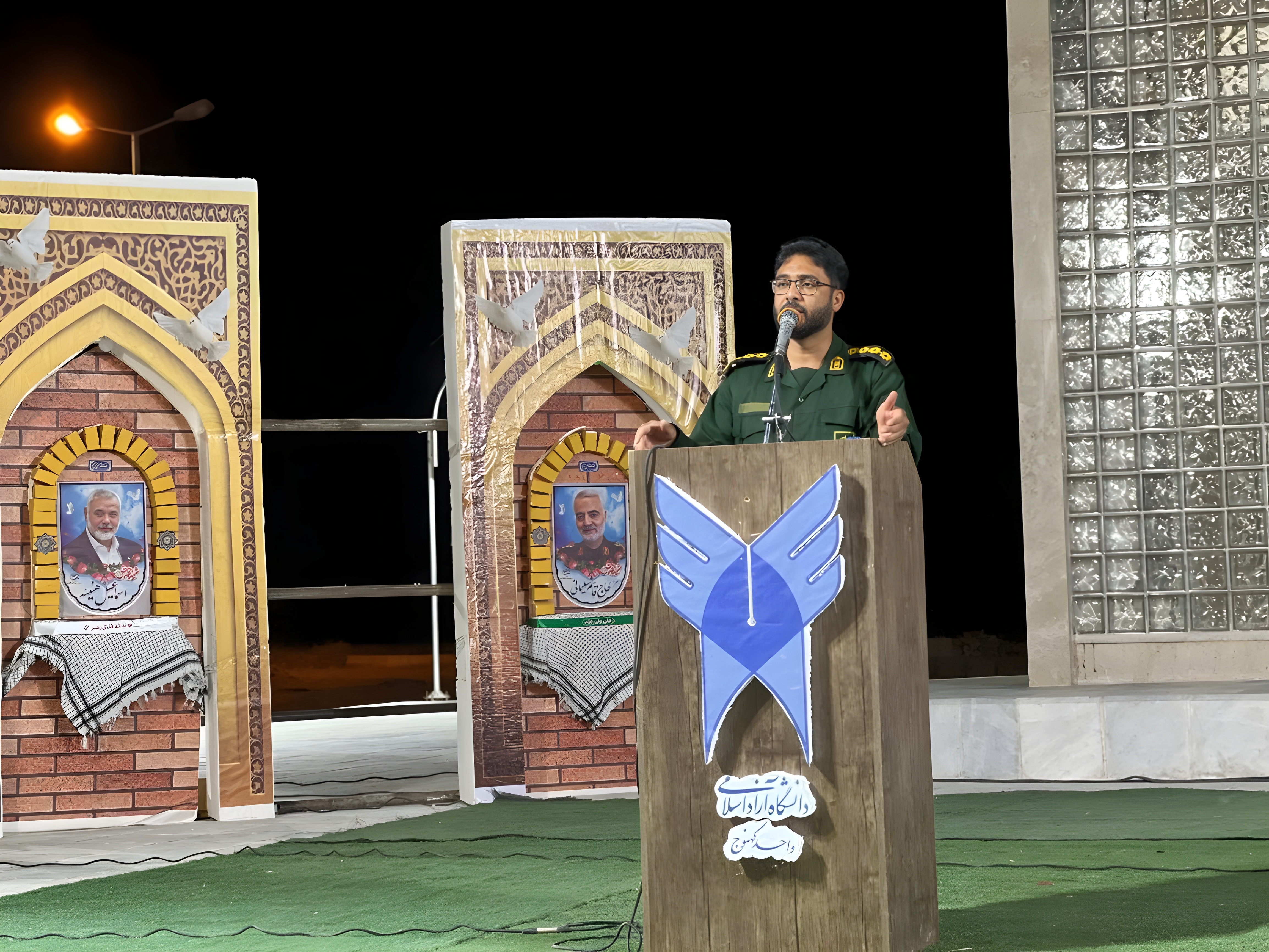 جامعه مستحکم در گرو تبعیت از ولیفقیه و احترام به پدر و مادر است جامعه مستحکم در گرو تبعیت از ولیفقیه و احترام به پدر و مادر است