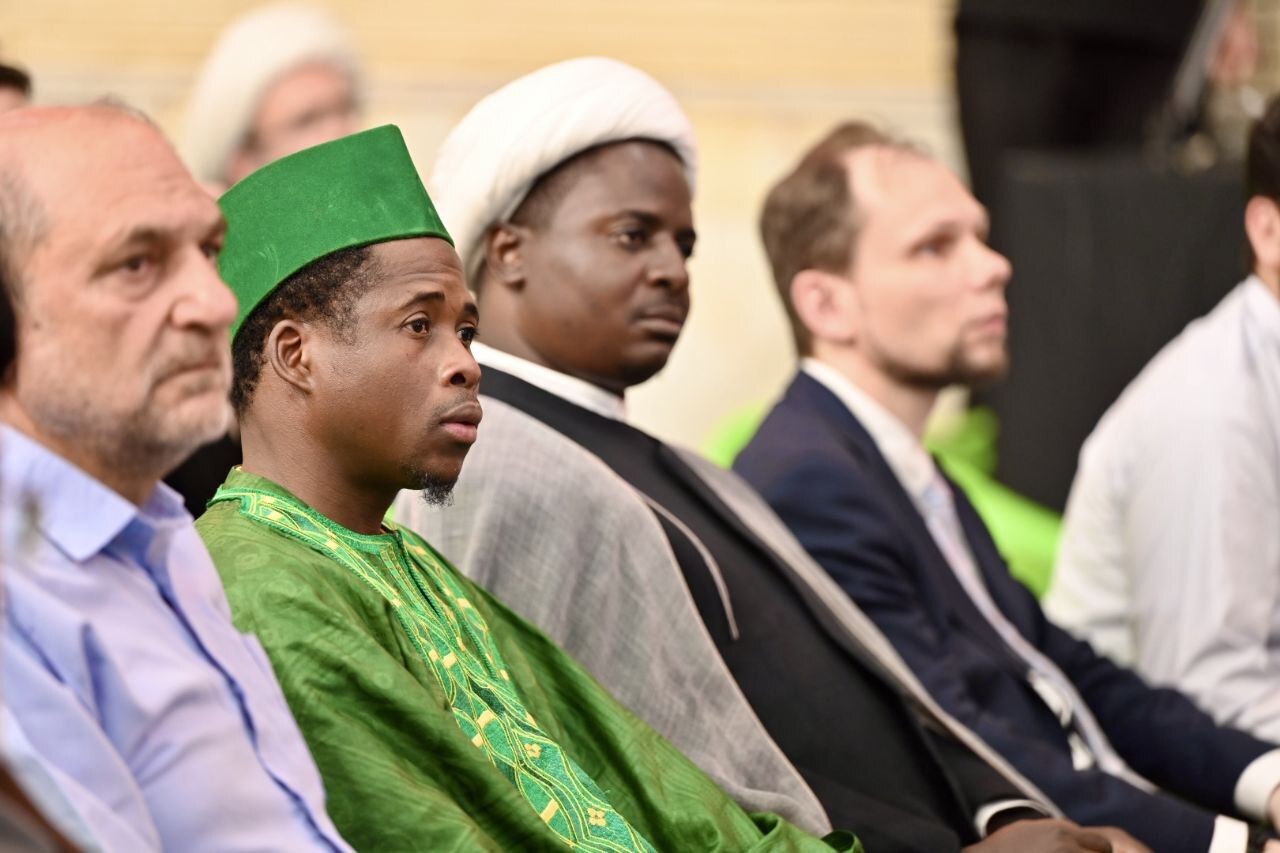 پیراهن خونین سیدالشهدا؛ نماد مظلومیت و حقانیت شیعه پیراهن خونین سیدالشهدا؛ نماد مظلومیت و حقانیت شیعه