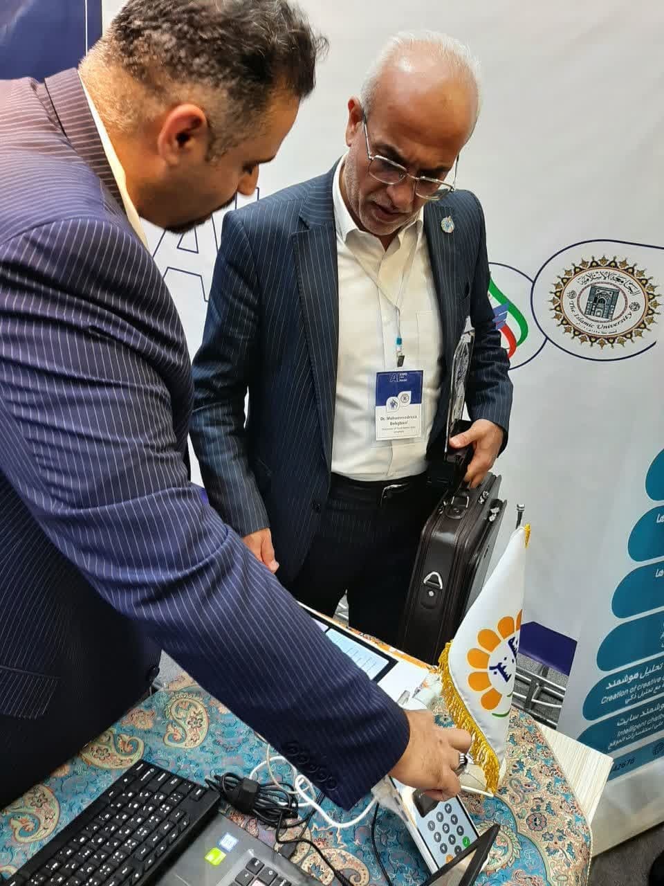 بازدید مقامات عراقی از دستاوردهای دانشگاه آزاد یزد بازدید مقامات عراقی از دستاوردهای دانشگاه آزاد یزد