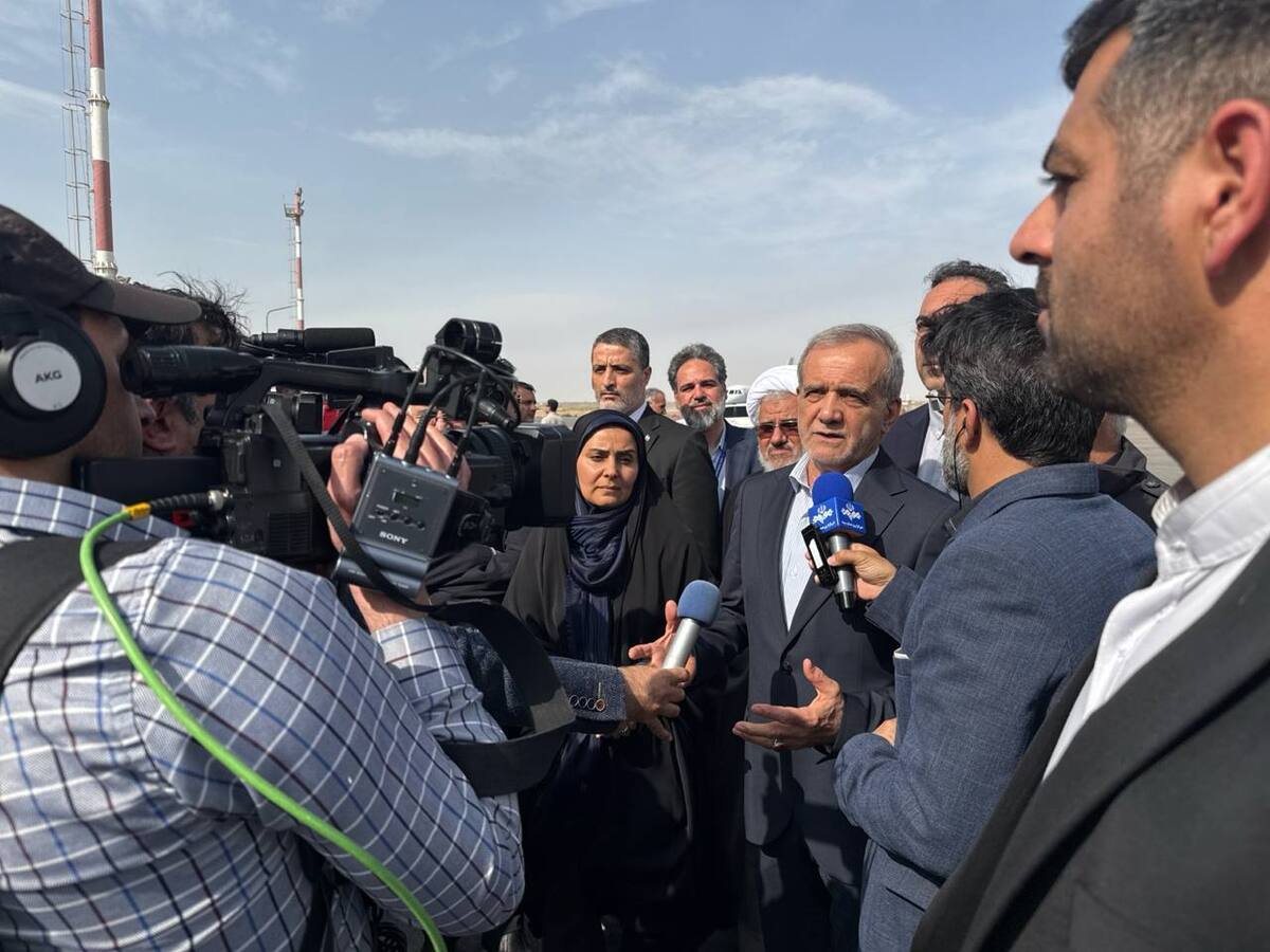 پزشکیان: آمده‌ایم از نزدیک مسائل حادثه انفجار بندرعباس را پیگیری کنیم  بازدید از مجروحان حادثه بندر شهید رجایی
