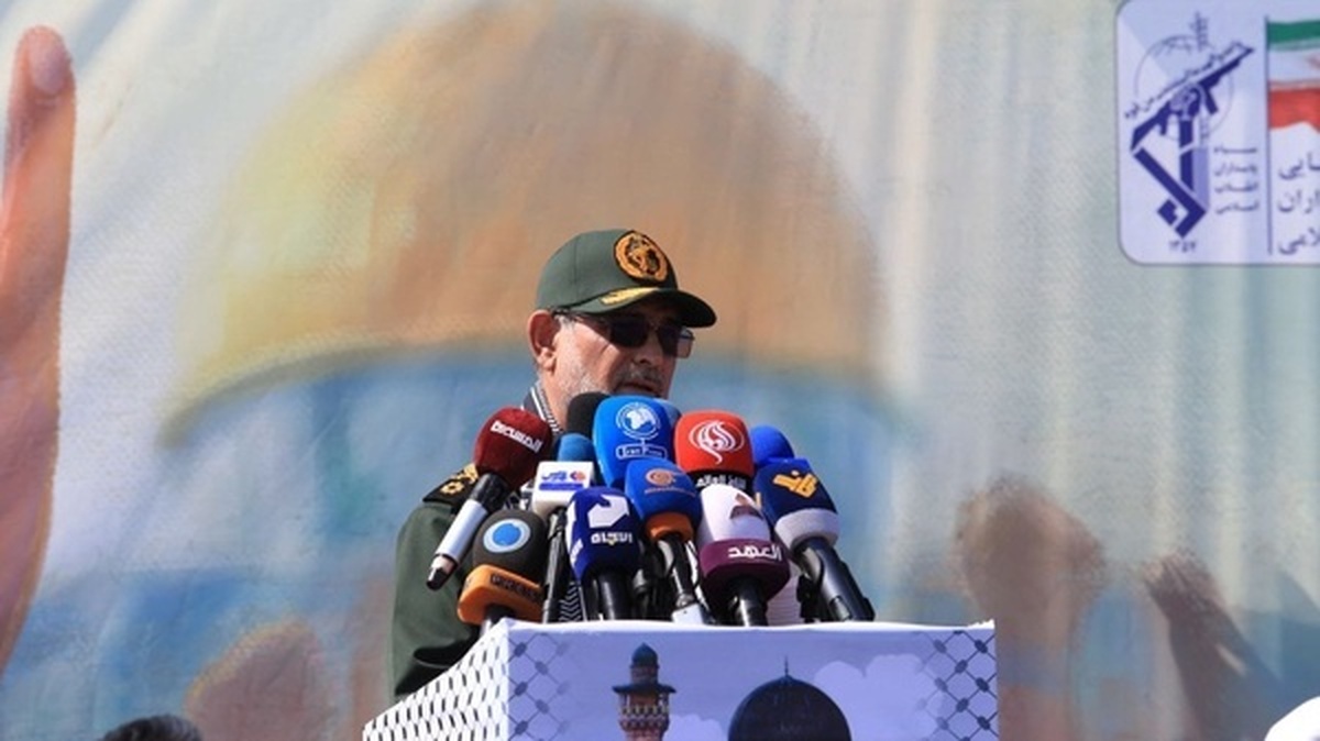 دریادار تنگسیری: حضور بیگانگان در خلیج فارس تهدیدی برای امنیت منطقه است