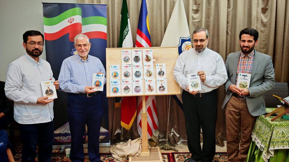 رونمایی از ترجمه ۱۲ جلدی «سرگذشت استعمار» به سه زبان در کوالالامپور