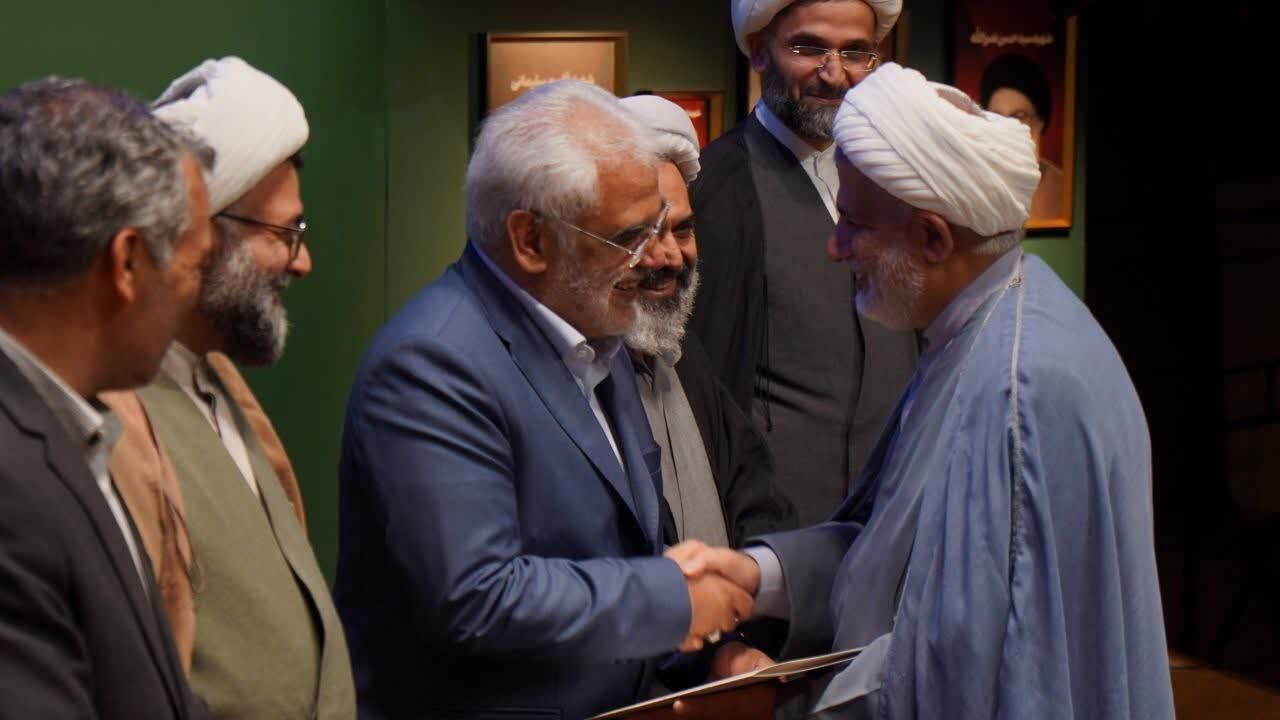 عضو هیئت عملی دانشگاه آزاد مدیر برتر گروه معارف اسلامی کشور شد عضو هیئت عملی دانشگاه آزاد مدیر برتر گروه معارف اسلامی کشور شد