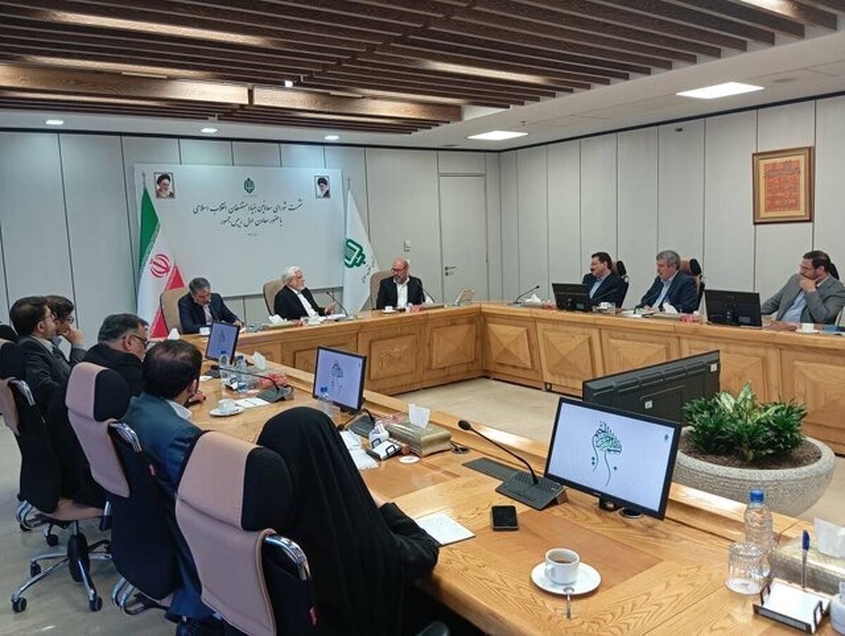 عارف: بنیاد مستضعفان رقیب دولت نیست/ سازوکارهای دهه ۶۰ جواب نمی‌دهد