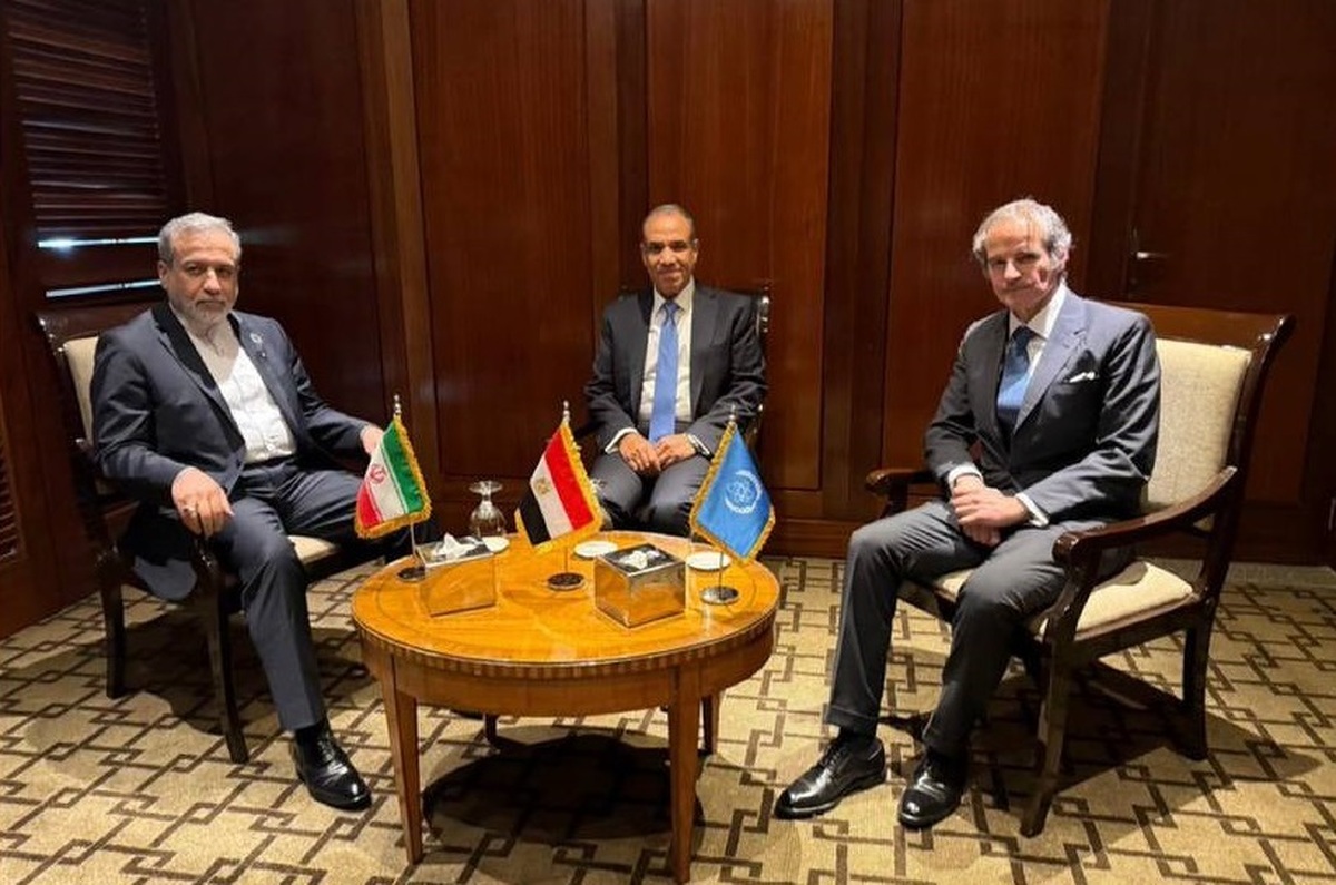 گروسی از دیدار با عراقچی در قاهره خبر داد