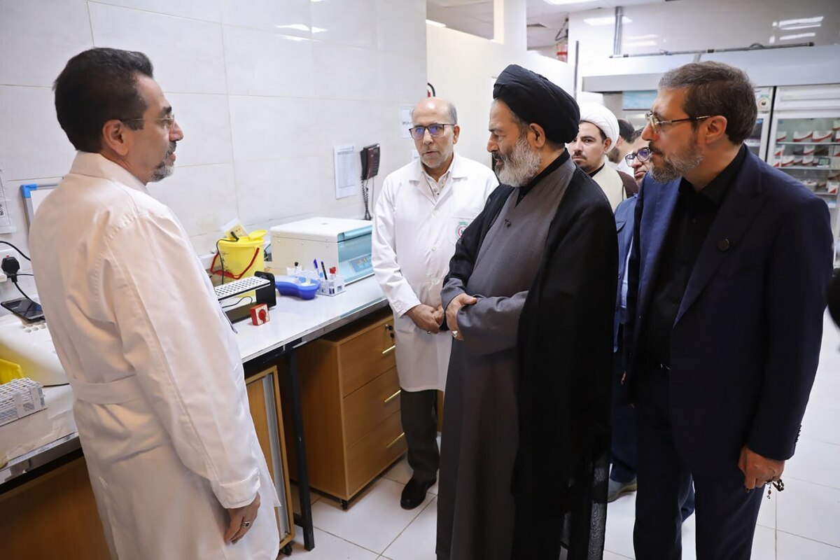 بازدید ۱۰۰ دقیقهای سرپرست حجاج ایرانی از مرکز پزشکی حج و زیارت در مکه شرایط برای وقوف اضطراری بیماران و معذورین در مشاعر آماده است