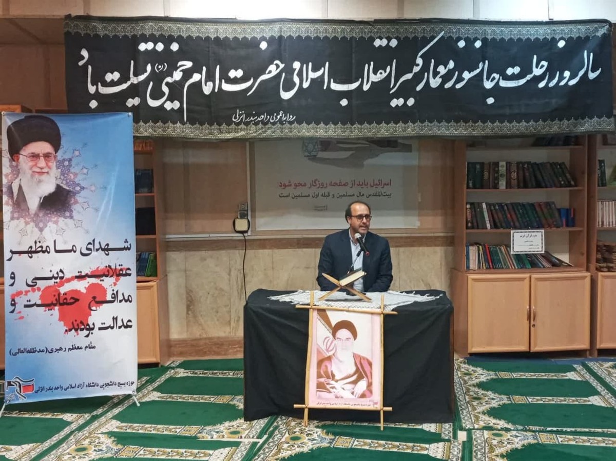 امام خمینی (ره) جهان دوقطبی را با ولایت فقیه شکست