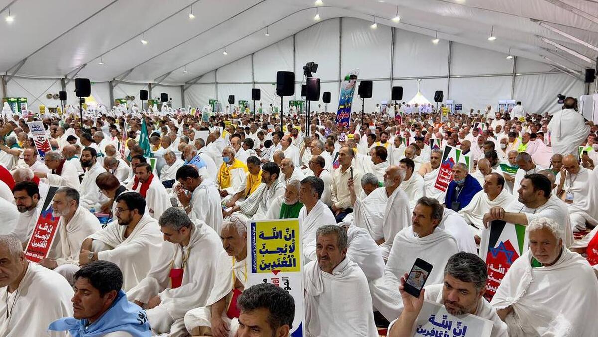 آغاز مراسم برائت از مشرکین در عرفات قرائت پیام رهبر انقلاب