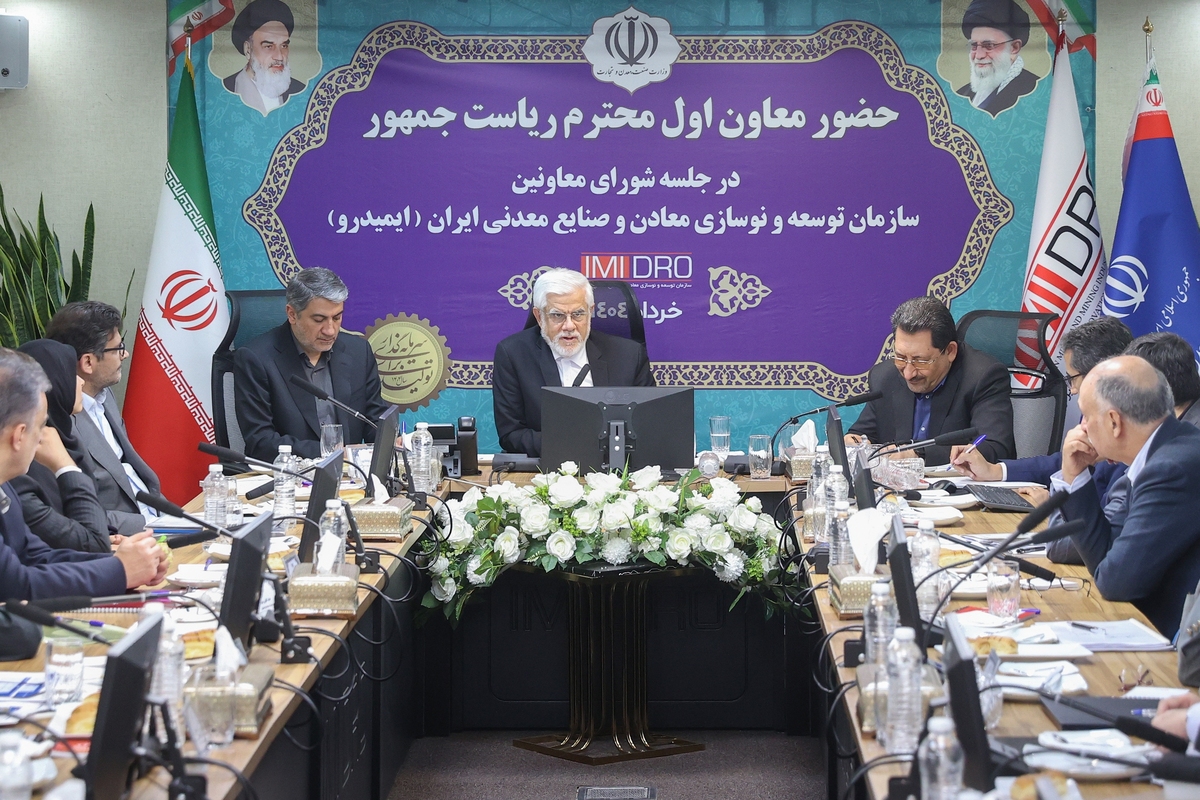 عارف: سیاستهای غلط اوایل انقلاب موجب عقبماندگی صنعت و معدن شد وزارت صمت با همکاری بخش خصوصی درصدد جبران است