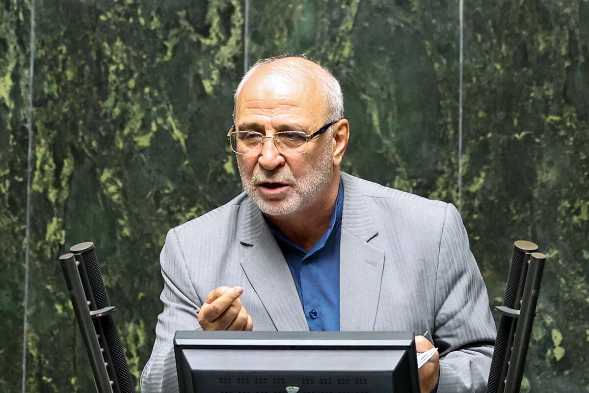 آقای همتی ادعای خود را پس نگیرد، شکایت میکنیم
