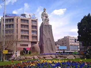 ۶۵سالگی یک اتفاق هنری در میدان فردوسی/ مجسمهای که از پایتخت به زادگاه حکیم توس رفت