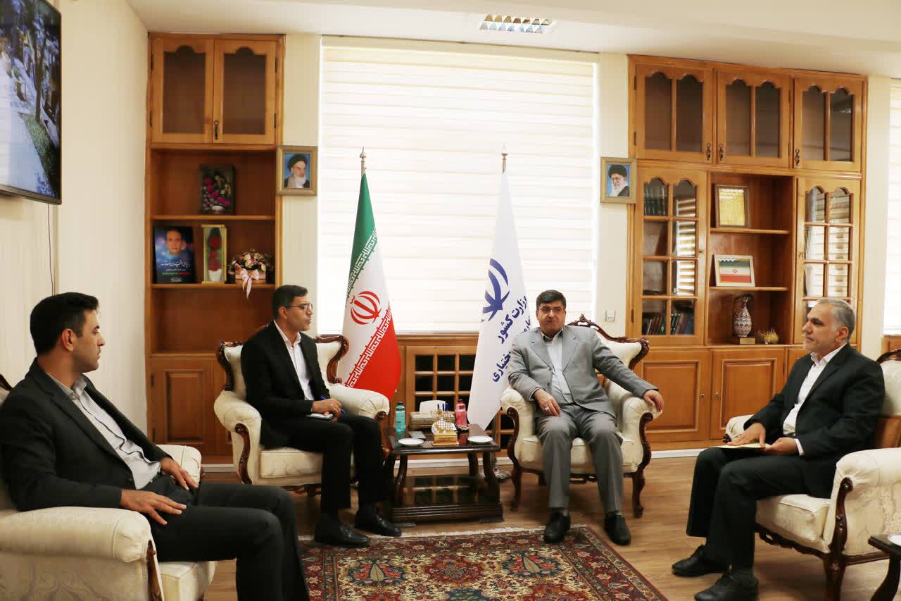 استقبال از جذب سرمایهگذاری ۳۰۰ میلیاردی توسط دانشگاه آزاد در احداث نیروگاه انرژی خورشیدی استقبال از جذب سرمایهگذاری ۳۰۰ میلیاردی توسط دانشگاه آزاد در احداث نیروگاه انرژی خورشیدی