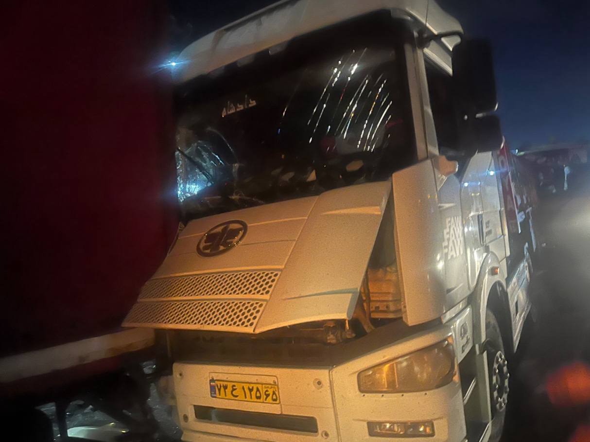 تصادف اتوبوس با کامیون در نزدیکی تهران