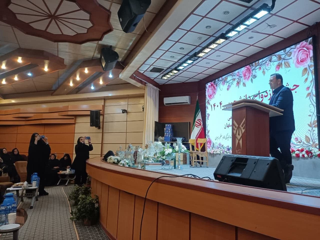 ۷۰ زوج دانشجوی دانشگاه آزاد پای سفره عقد نشستند ۷۰ زوج دانشجوی دانشگاه آزاد پای سفره عقد نشستند