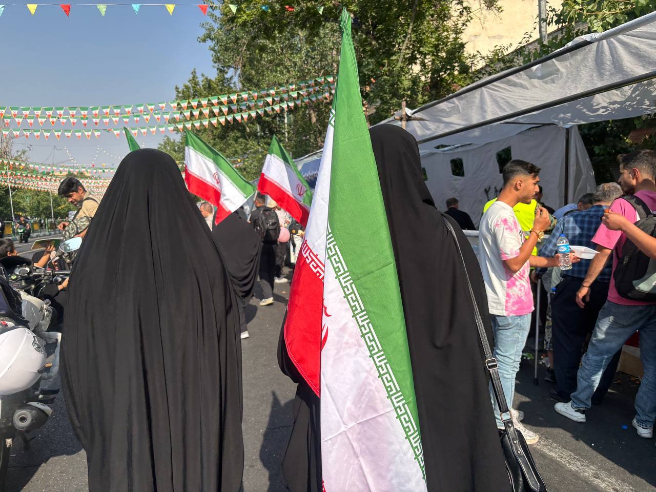 تهران یکپارچه حماسه شد/ گرامیداشت یاد دانشمندان هسته&zwnj;ای و فرماندهان طریق القدس در مهمانی کیلومتری