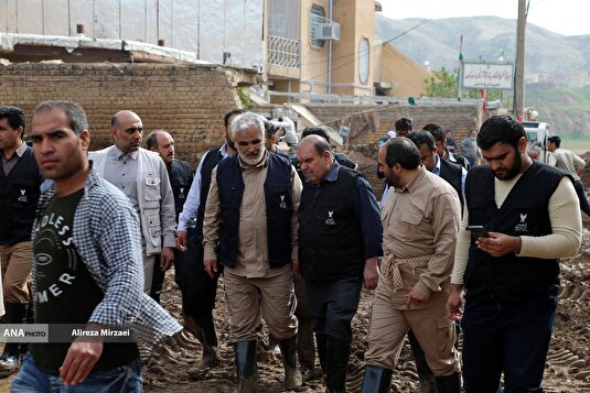 کمک‌رسانی شهید دکتر طهرانچی به مناطق سیل‌زده لرستان