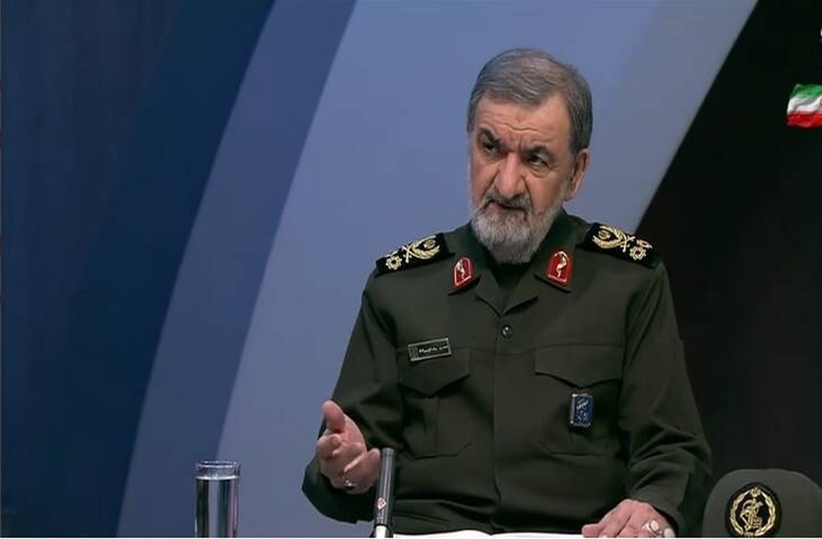 محسن رضایی با لباس نظامی در صداوسیما: انتقام خیبرشکن در راه است