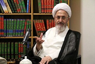 آیتالله سبحانی: اهانت به مقام معظم رهبری نشانه درماندگی دشمن است