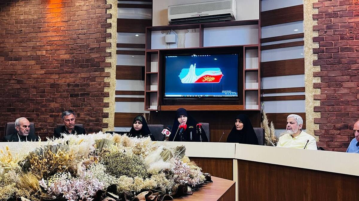 دختران انقلاب ۸ خرداد مقابل دانشگاه تهران تجمع میکنند