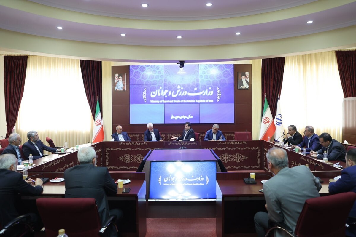 نشست وزیر ورزش با مدیران استقلال، پرسپولیس و تاج برای مهار تورم نقلوانتقالاتی