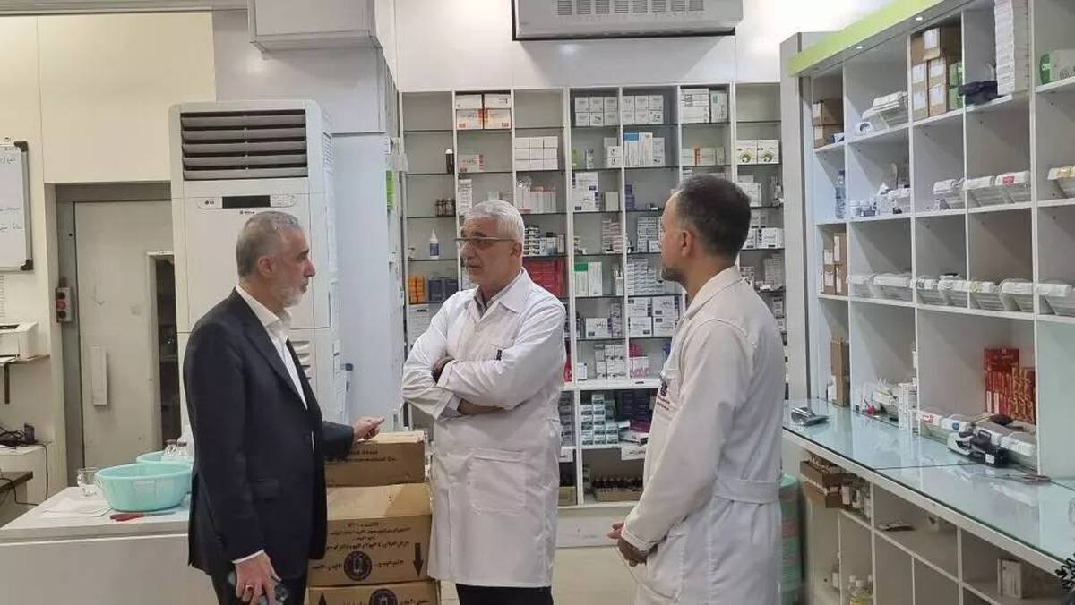 بازدید معاون وزیر بهداشت و رئیس سازمان غذا و دارو از مجموعه داروخانه های 13 آبان