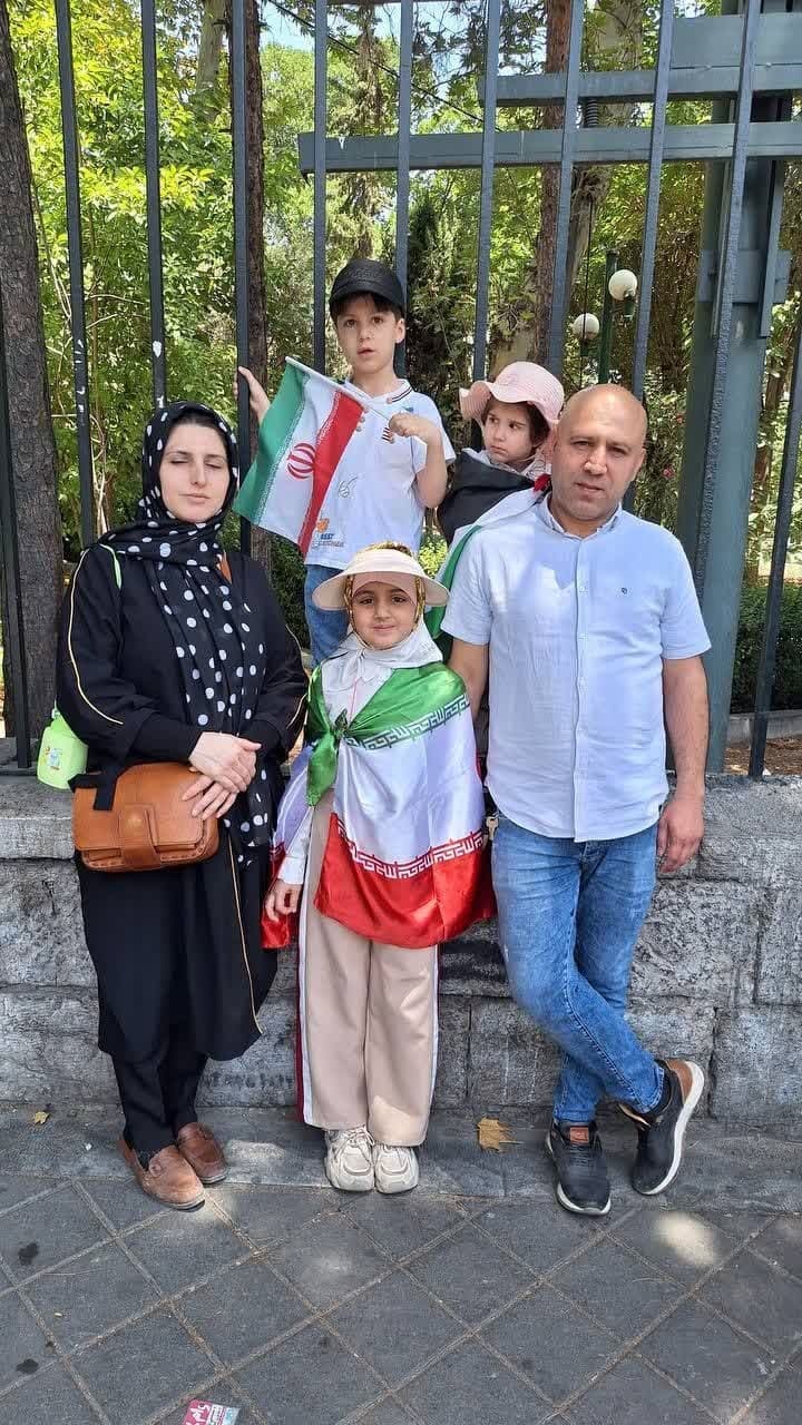 خروش ملت ایران در نماز جمعه خشم و نصر؛ از حضور بازیگر سریال پایتخت تا تجلی همدلی و ایستادگی