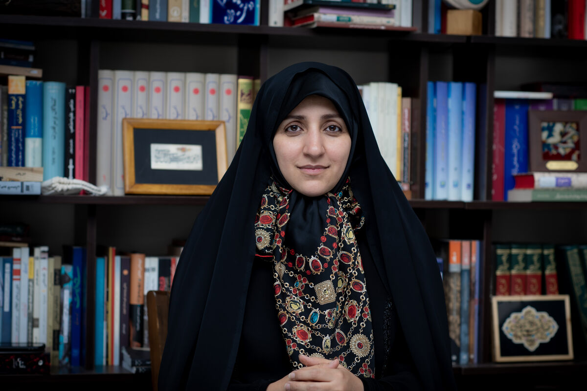 با حفظ آرامش و همبستگی در برابر جنگ همه جانبه دشمن ایستادگی میکنیم