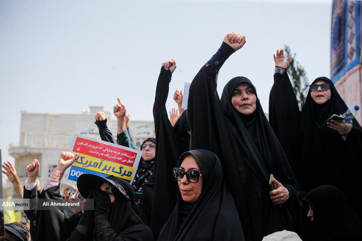 در این جنگ تحمیلی دشمن صهیونیست را بیچاره و پشیمان و نابود خواهیم کرد