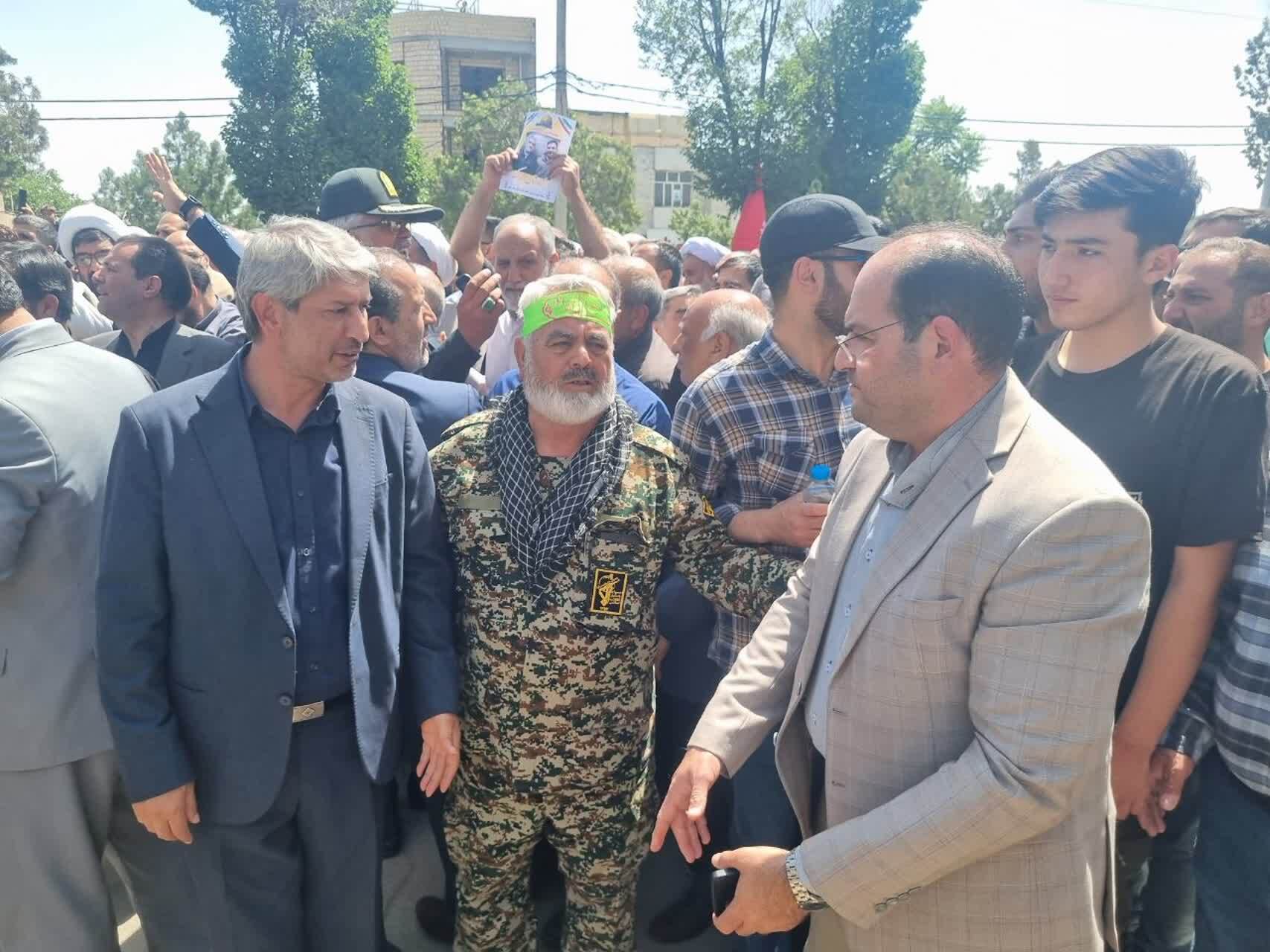 تشییع باشکوه پیکر شهید پاسدار حمید مهری تشییع باشکوه پیکر شهید پاسدار حمید مهری