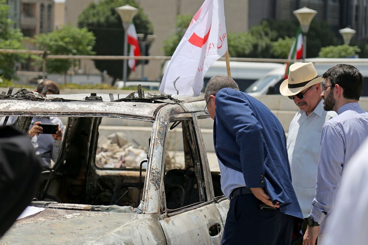 بازدید سفرا و نمایندگان خارجی از یادمان «بچههای آسمان» در میدان هفتتیر
