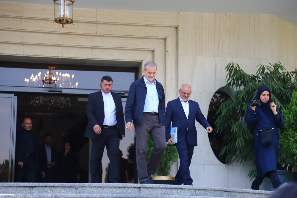 بازدید رئیسجمهور از ساختمان شیشهای صداوسیما