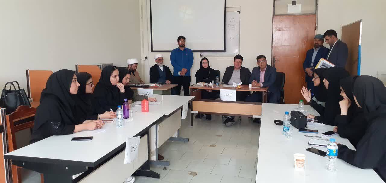 کرسیهای آزاداندیشی بستری برای تربیت نخبگان نقّاد و تمدنساز است کرسیهای آزاداندیشی بستری برای تربیت نخبگان نقّاد و تمدنساز است