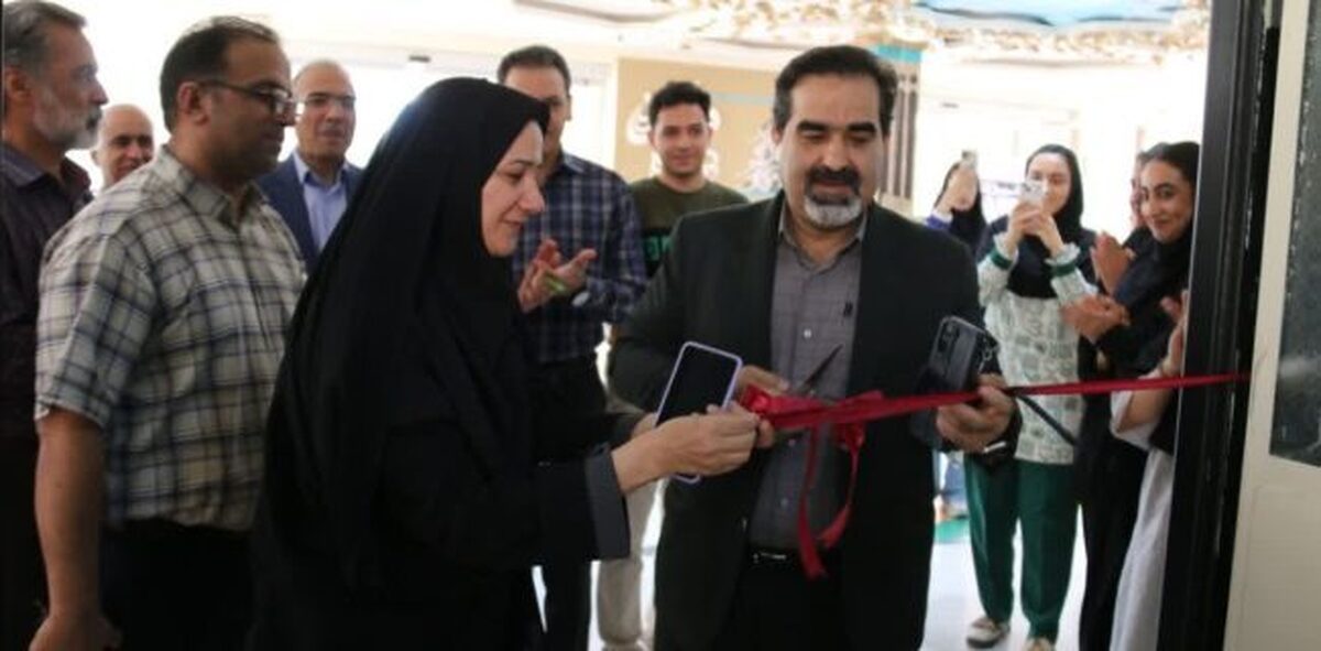 گشایش نمایشگاه هنرهای تجسمی در دانشگاه آزاد یزد؛ ۹۸ اثر در معرض دید عموم قرار گرفت