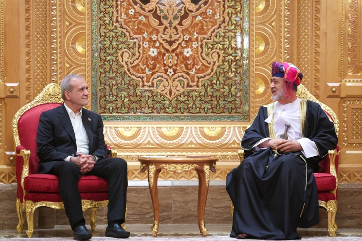 تحکیم روابط دوجانبه، گسترش شراکت اقتصادی، حمایت از آتشبس در غزه و قدردانی از نقش عمان در مذاکرات هستهای