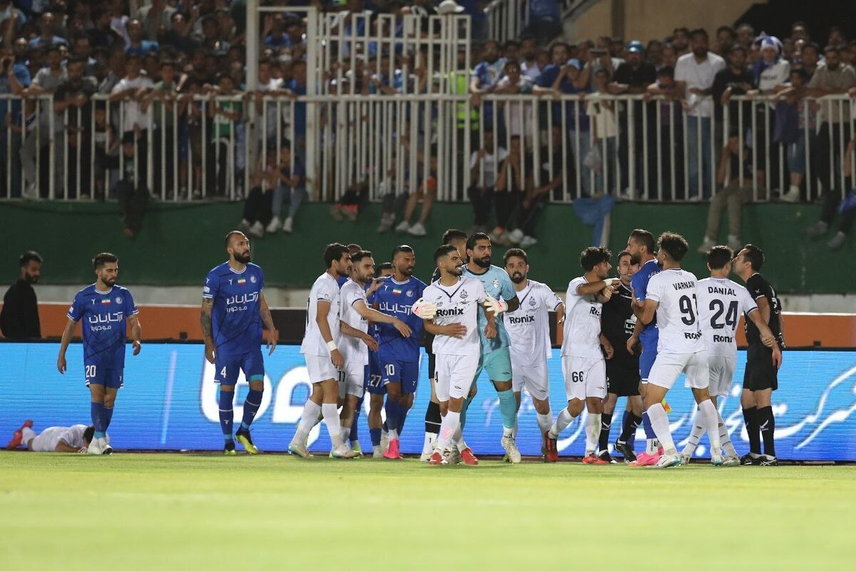 عمری: داور باید به سهرابیان کارت قرمز می داد  هیچ چیز مشخص نیست ولی با پرسپولیس قرارداد دارم+فیلم