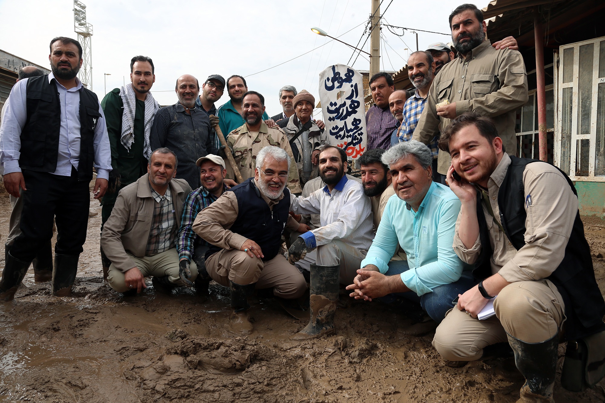 مدیریت جهادی شهید طهرانچی در سیل و کرونا؛ 3 خاطره در یک قاب مدیریت جهادی شهید طهرانچی در سیل و کرونا؛ 3 خاطره در یک قاب