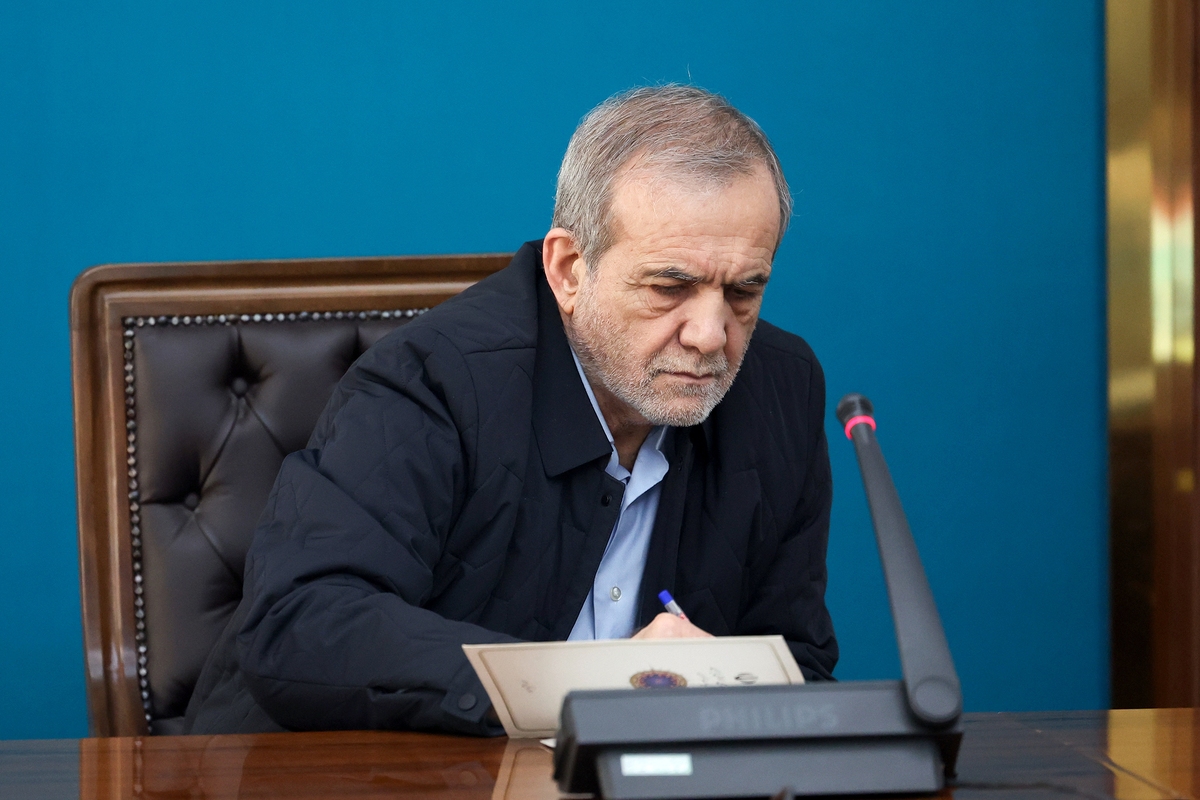 تقدیر رئیس جمهور از زحمات سرپرست وزارت امور اقتصادی و دارایی