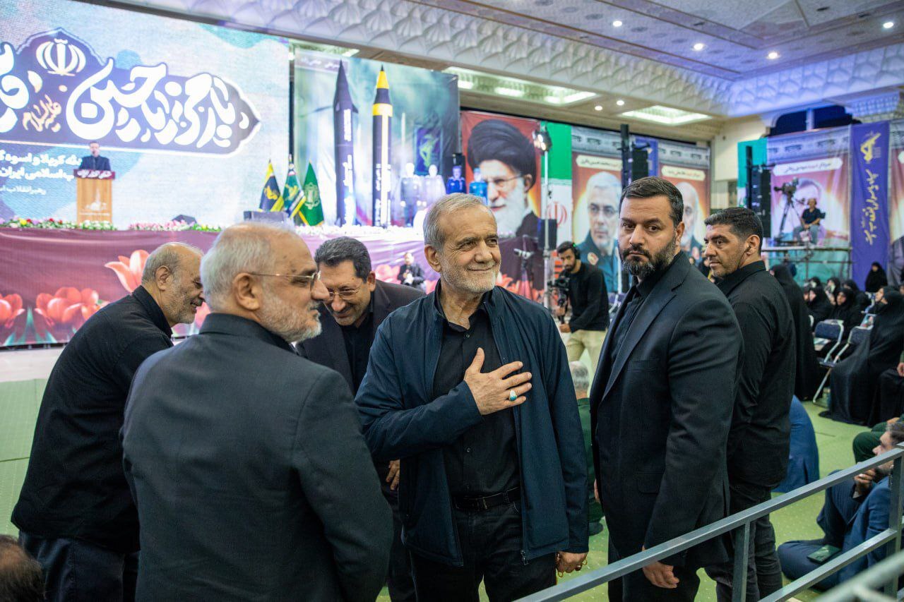 گرامیداشت شهدای اقتدار با حضور سران قوا؛ شعار مرگ بر آمریکا در مصلی تهران طنین&zwnj;انداز شد